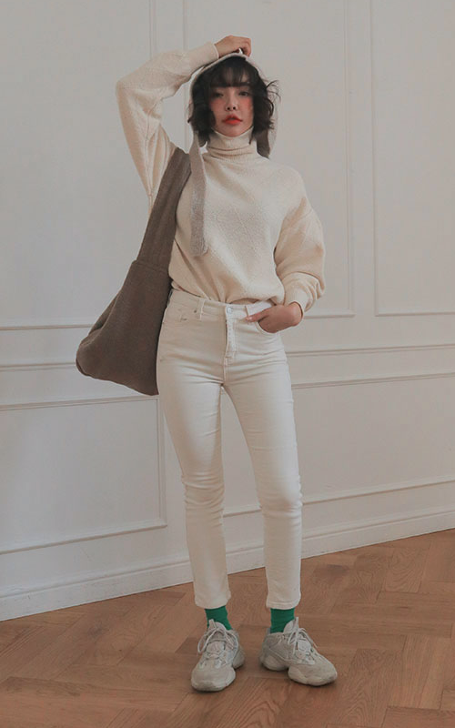 Loose Fit Solid Tone Turtleneck Sweater