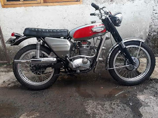 Dijual saja sepedah montor merk Triumph T250 tanpa surat.