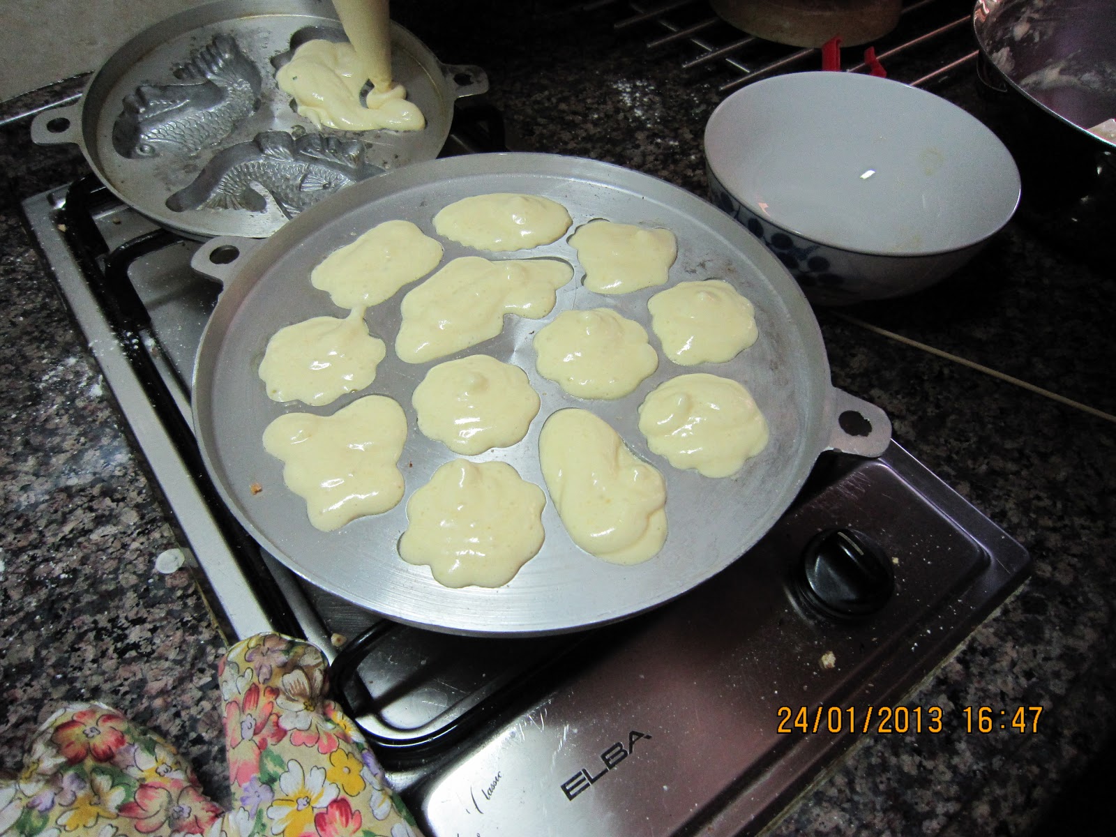 Kandy's Kitchen @ Bigheadmagicmad : Homemade Kueh Bolu 