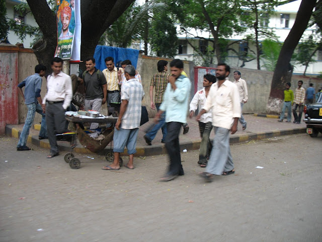 food cooked on pavement in Mumbai