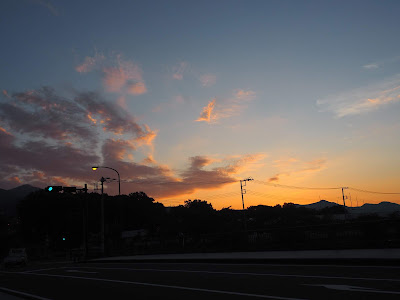 早朝の空