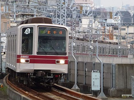 東京メトロ日比谷線　北千住行き7　東武20000系LED車