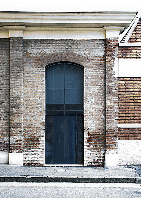 ingresso di un loft ristrutturato da estudoquarto a brescia