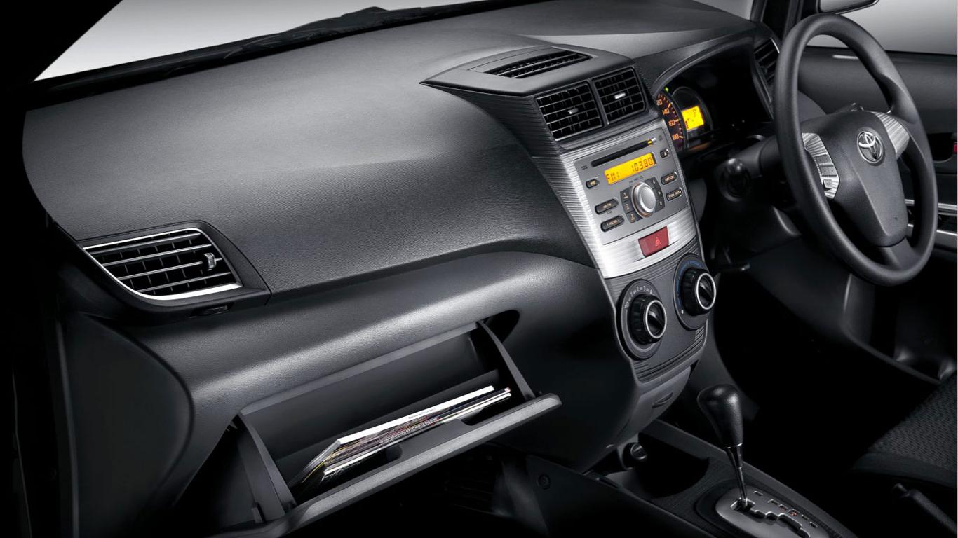 Foto Interior Mobil Avanza Veloz Ottomania86