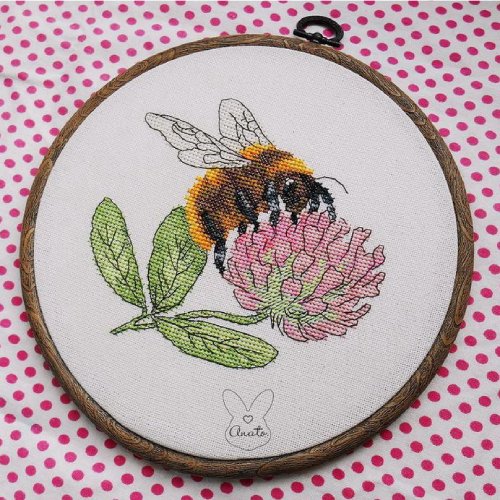 Bumblebee & Clover - Free Cross Stitch Pattern