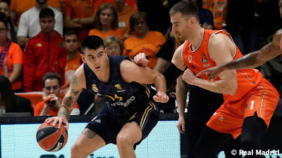 73-76 : "Tensa Batalla en La Fonteta: El Real Madrid Triunfa en un Encuentro Épico contra el Valencia Basket" 