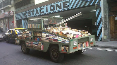 Perpustakaan berbentuk Tank - Sekitar Dunia Unik