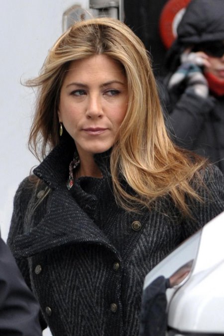 [gallery_main-0331_jennifer_aniston_baster_02.jpg]