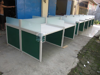 Meja Partisi Kantor 4 Orang + Furniture Semarang