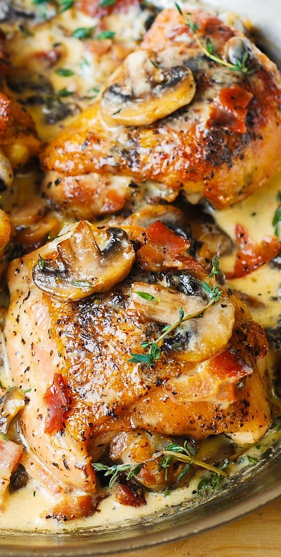 One of the best recipes to cook chicken thighs is to smother them in á creámy bácon mushroom ánd thyme sáuce. So eásy ánd yummy! KETO friendly, high-fát, low-cárb, gluten free chicken recipe. #american #chicken #bacon #mushroom #thyme #keto #friendly #healthy #glutenfree #lowcarb #valentine #dinner #recipe #recipetocook