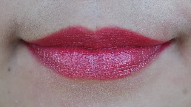 Swatch ULTIMA II ProCollagen Lipstick Glam Berry