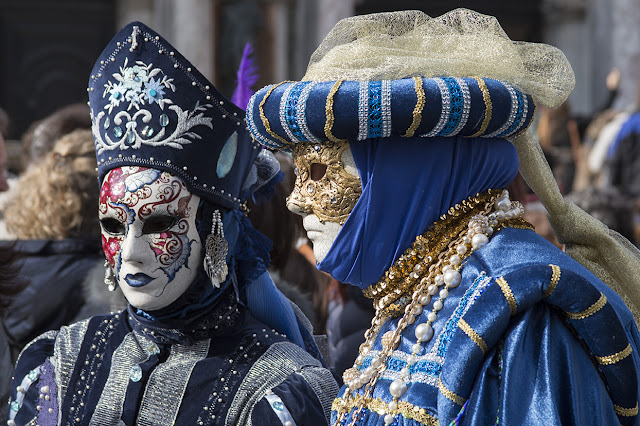 couple in blue costumes, Venice