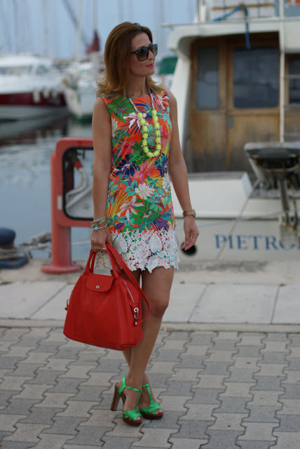 Longchamp Le cuir bag in paprika, mini dress with tropical print, Ray Ban sunglasses, green heels, Fashion and Cookies