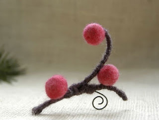 felted wool berry brooch in chocolate and raspberry