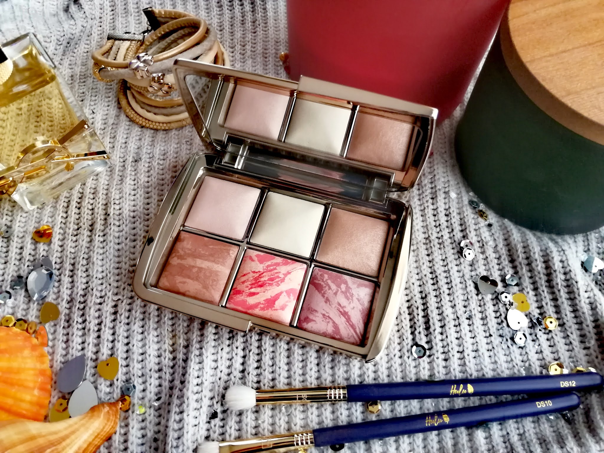 Paleta Hourglass Ambient Lightening Sculpture