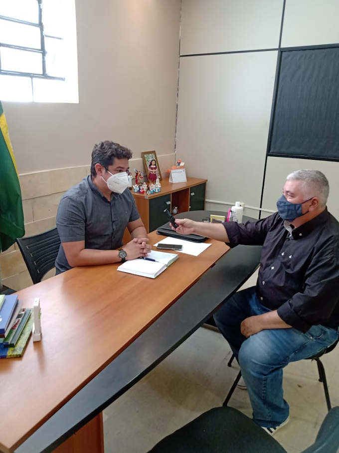 Prefeito De Santana Do Cariri Faz Peregrinação Nos Ministérios Em Brasília, E Participa Da Luta Com Os Demais Prefeitos Para A Liberação De Recursos Das Emendas Parlamentares Destinadas A Santana Do Cariri.