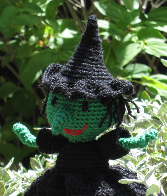 Detalle de la cabeza Amigurumi Maligna Bruja de Occidente