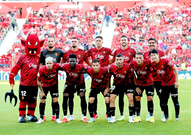 R. C. D. MALLORCA. Temporada 2022-23. Predrag Rajković, Martin Valjent, Antonio Raíllo, Copete, Abdón Prats. Maffeo, Baba, Ruiz de Galarreta, Antonio Sánchez, Braian Cufré y Kang-in Lee. R. C. D. MALLORCA 0 SEVILLA F. C. 1 Sábado 15/10/2022, 18:30 horas. Campeonato de Liga de 1ª División, jornada 9. Palma de Mallorca, Visit Mallorca Estadi: 15.300 espectadores. GOLES: 0-1: 53’, Gudelj.