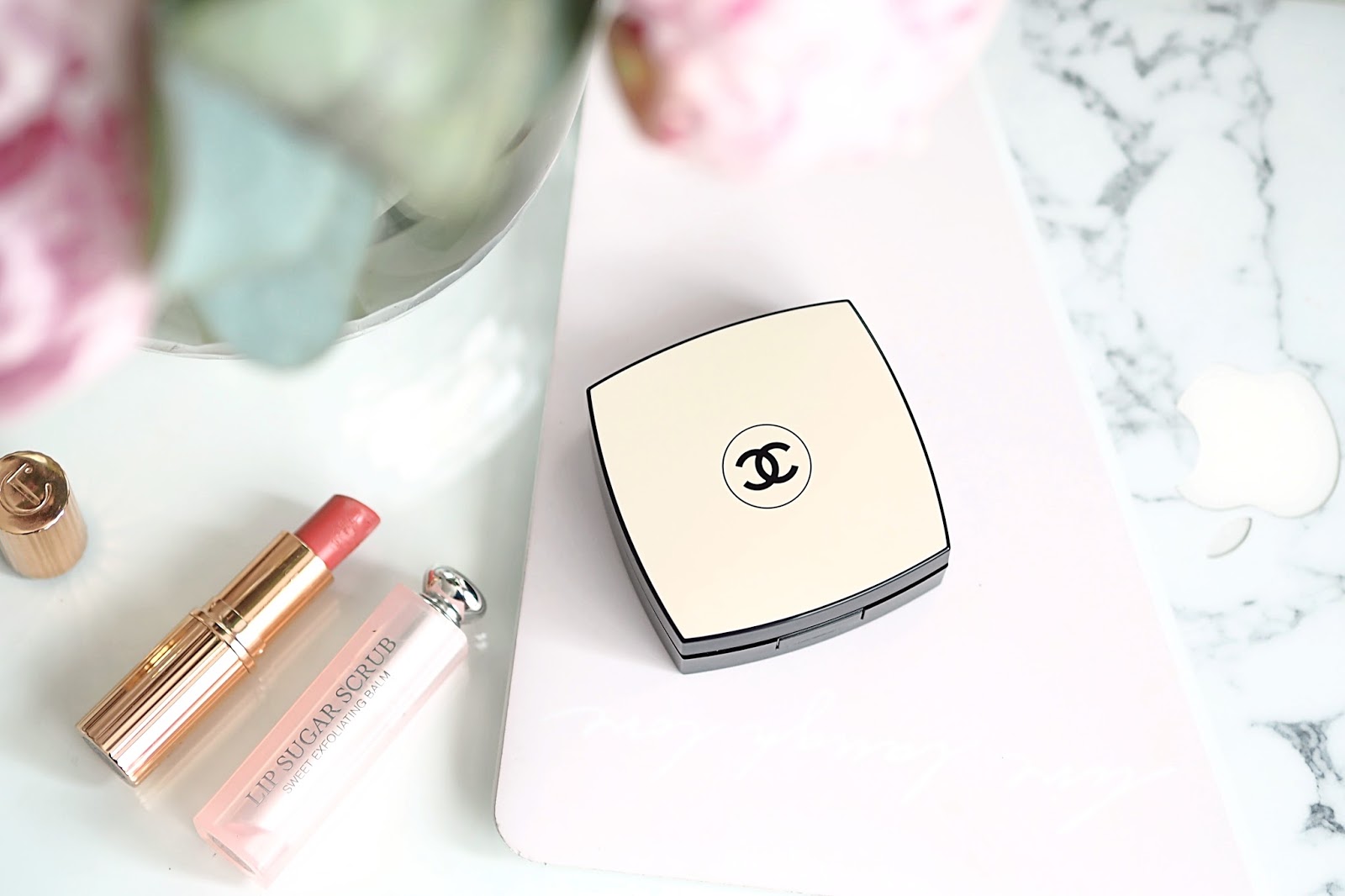 The Chanel Les Beiges Healthy Glow Gel Touch Foundation