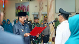 Bupati HM Wardan Melantik Serta Mengambil Sumpah Janji Camat dan Jajaran Pejabat Administrator lingkungan Kecamatan Kateman