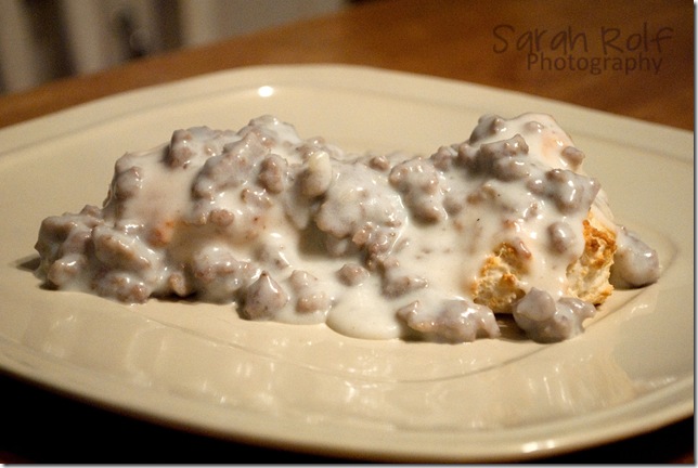 sausage-gravy-biscuits