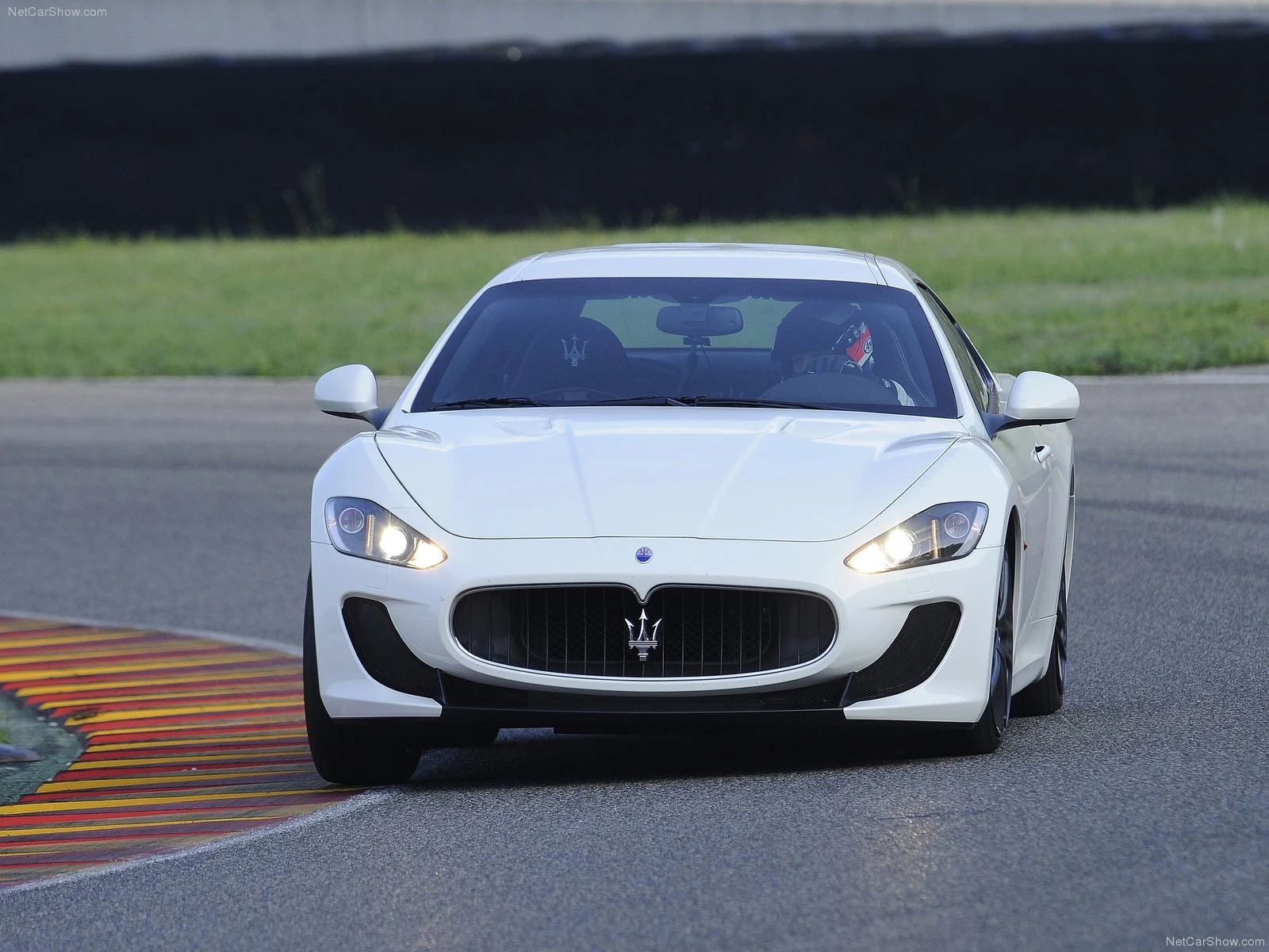 Hình ảnh siêu xe Maserati GranTurismo MC Stradale 2012 & nội ngoại thất