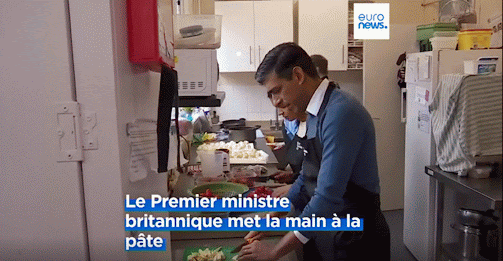 le Premier ministre britannique faisant du bénévolat