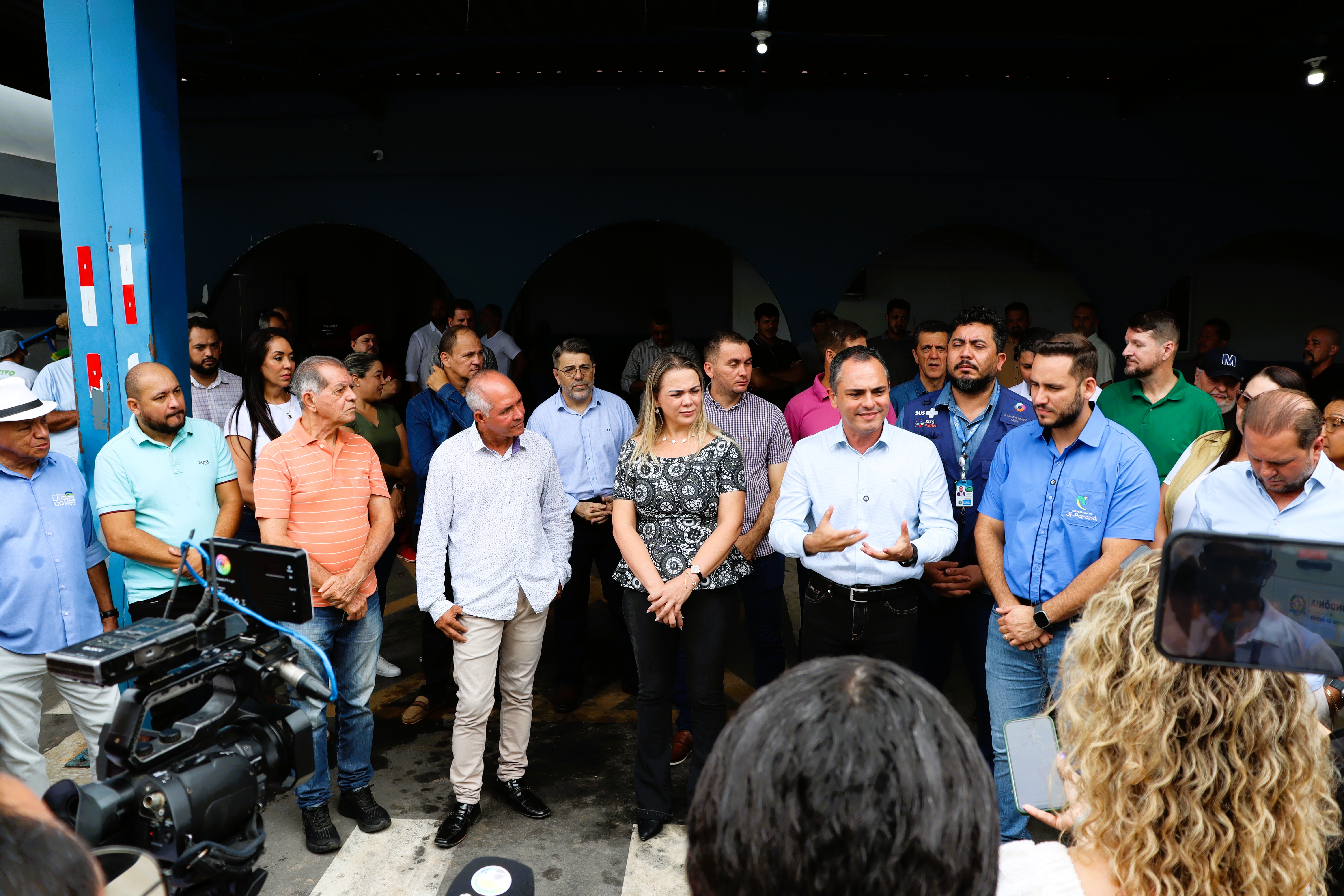 JI-PARANÁ: COM APOIO DO GOVERNO ESTADUAL, DEPUTADA CLÁUDIA DE JESUS ENTREGA AMBULÂNCIAS E MEDICAMENTOS