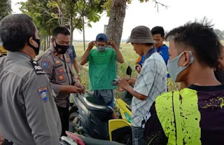 Sat Binmas Polres Majalengka Secara Masif Peduli Warga Di Masa Pandemi Covid-19 3M  Dengan Membagikan Masker