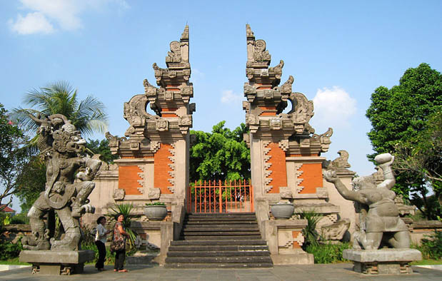 Rumah Adat Bali (Gapura Candi Bentar), Gambar, dan 