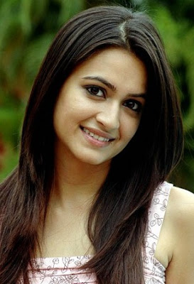 Hot & Cute Telugu Actress Kriti Kharbanda