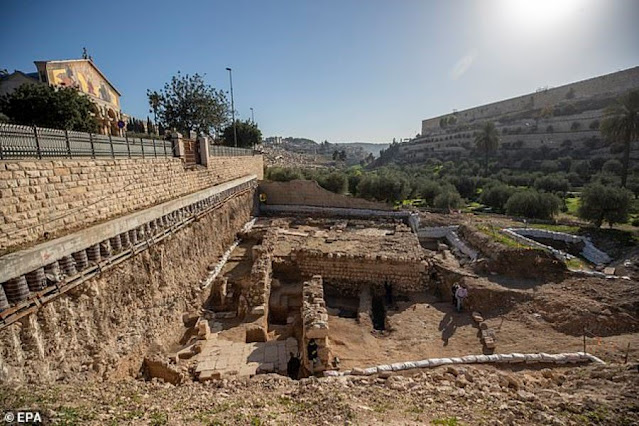 Ιερουσαλήμ: Στο «φως» λουτρό από τον Κήπο της Γεθσημανής