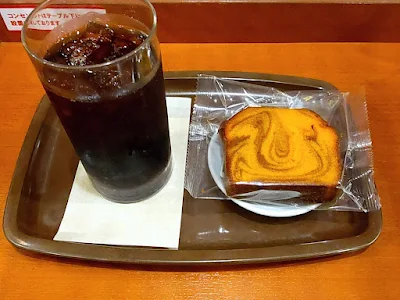 カフェ・ベローチェの国産かぼちゃとキャラメルのマーブルケーキ