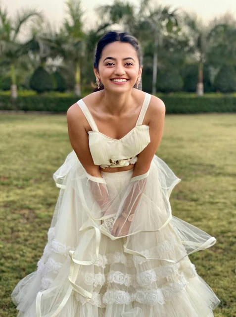 Helly Shah HD Wallpaper