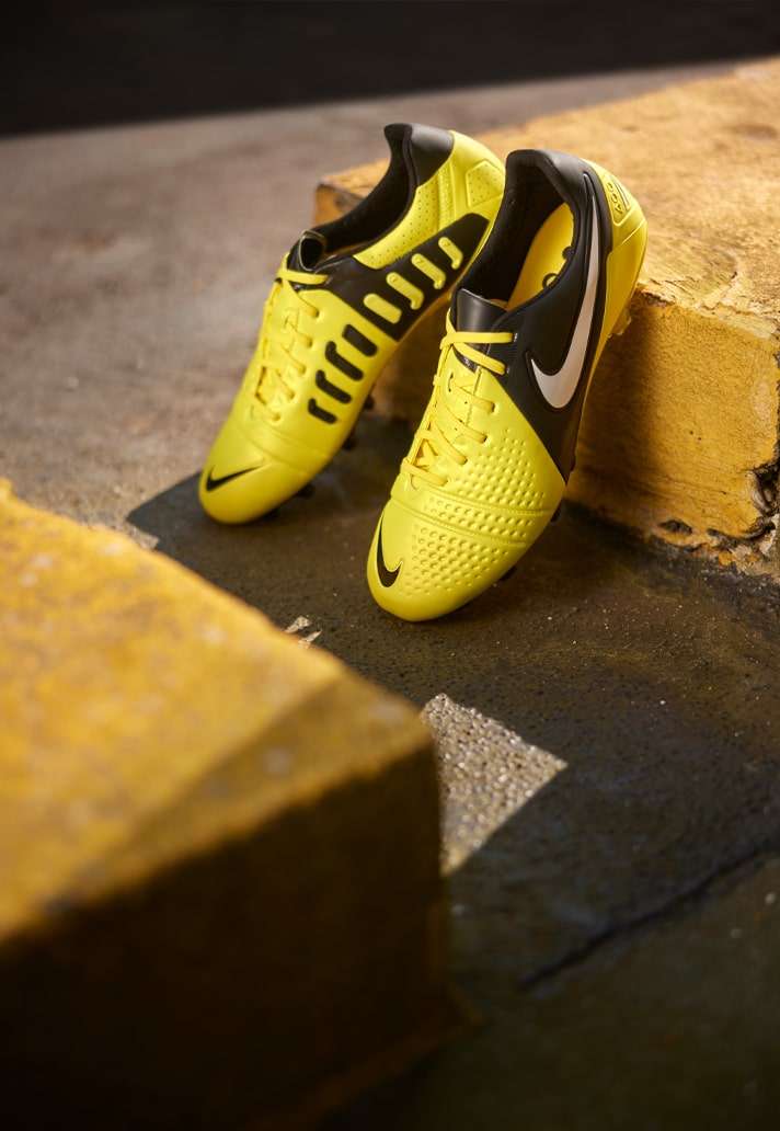 Persoonlijk Dek de tafel fabriek Nike CTR360 Maestri III 2023 Remake Boots Released - Footy Headlines