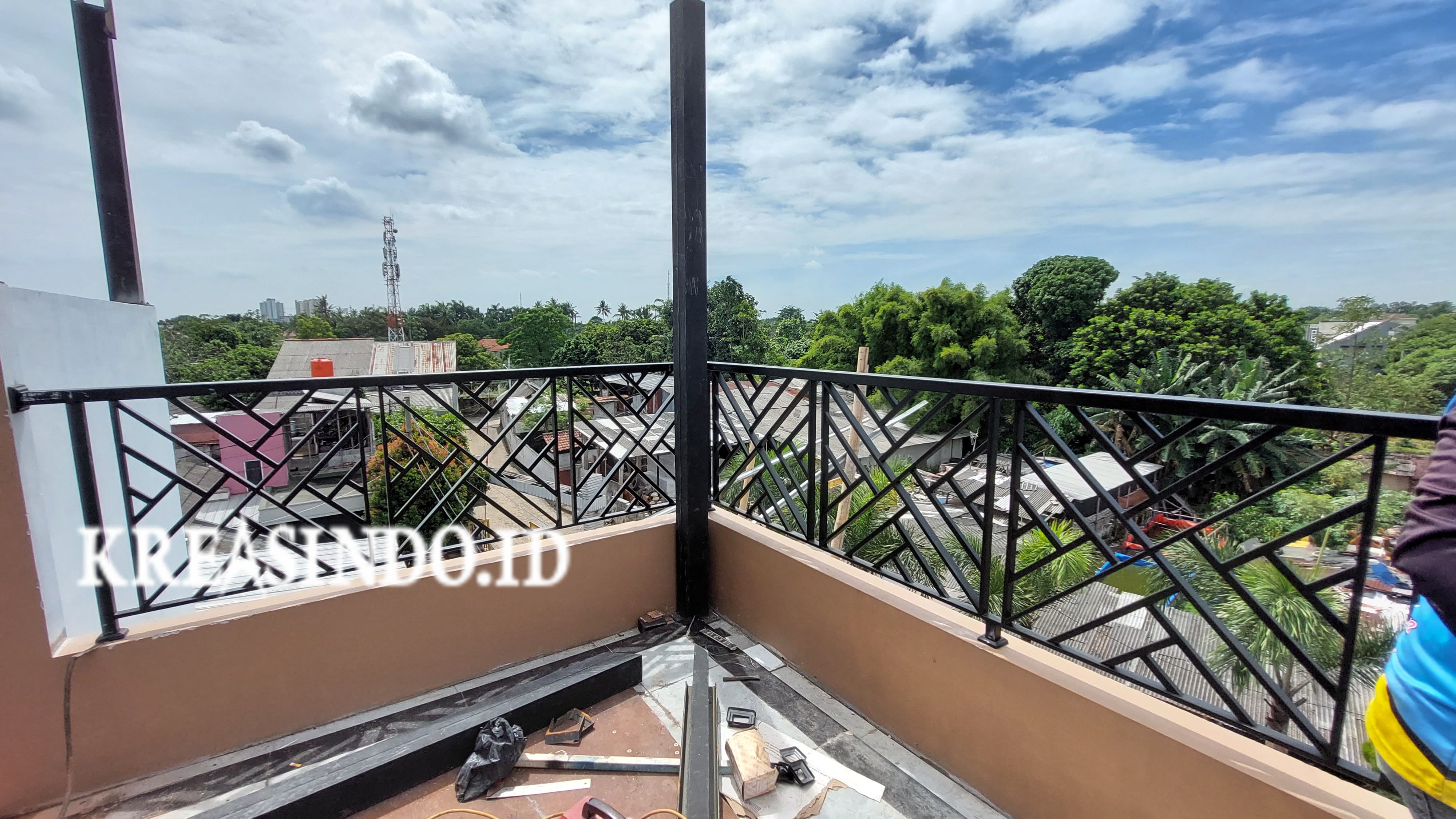 Balkon Besi Minimalis Yang Terpasang di Sukatani Cimanggis Depok Ini Cocok Untuk Rumah Minimalis