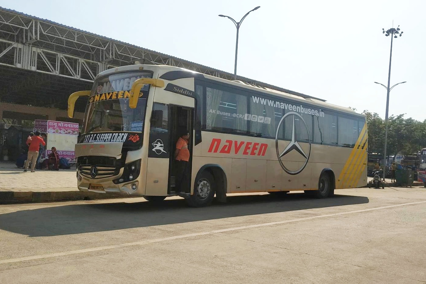Naveen Travels 2/1 AC Sleeper Bus