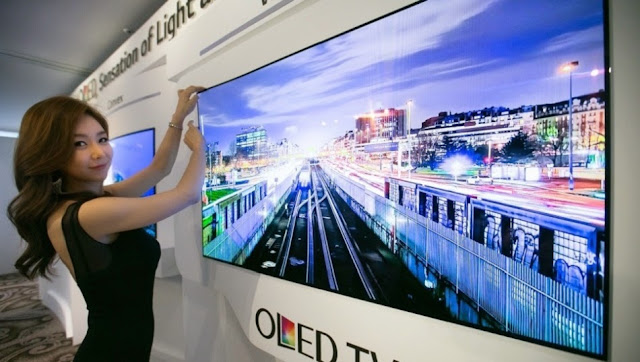 girl-fixing-lg-oled-tv