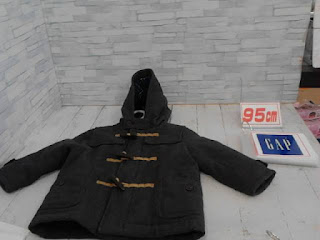 中古品　子供服　９５㎝　GAP　ブラック　アウター　４９８円