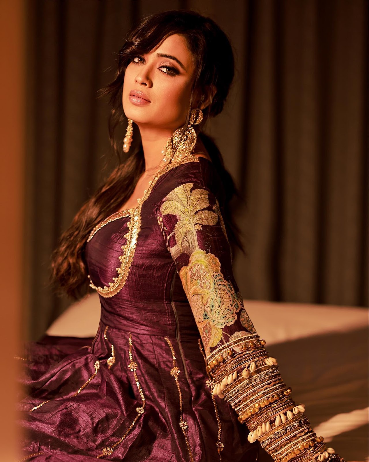 Shweta Tiwari indian outfit stunning hot look