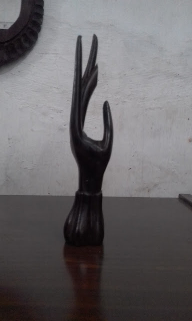 Patung Kayu Tangan