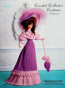 vestido de época, luvas, chapéu, sombrinha e botas  Receita de Crochê para bonecas Barbie