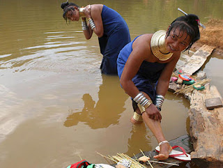 Wanita-wanita Berleher Panjang Dari Thailand [ www.BlogApaAja.com ]