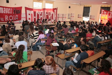 DISCRIMINACIÓN EN LA UBA: UNA PROFESORA DENUNCIÓ QUE LA ECHARON POR SER HIJA DE PUTA.