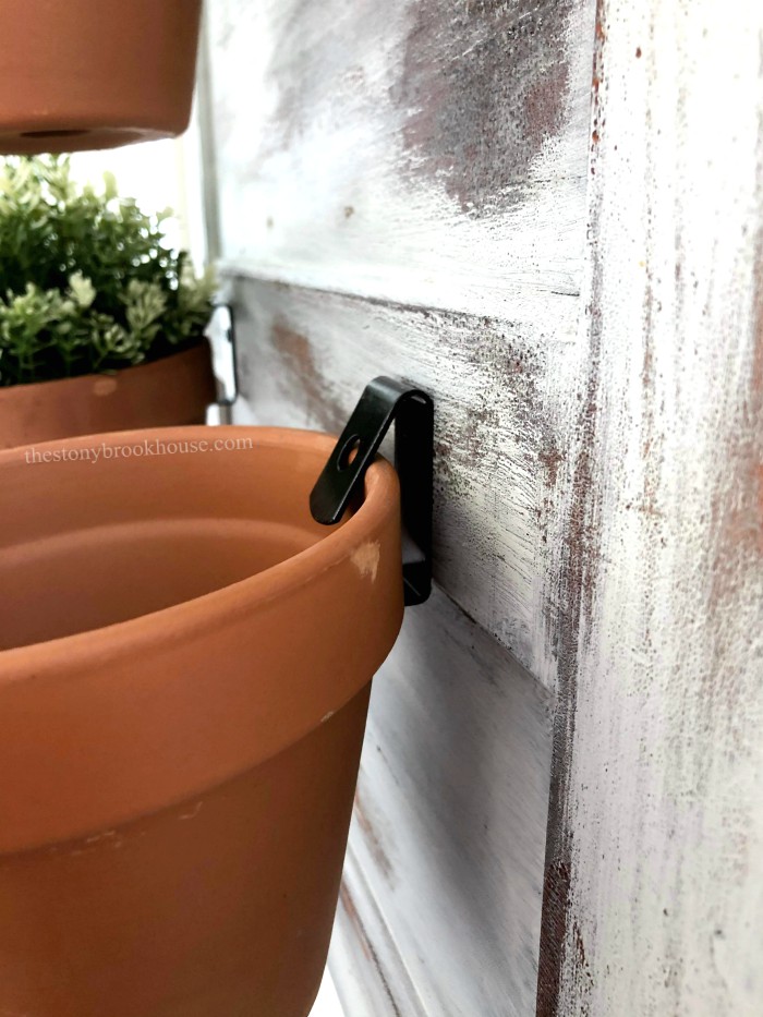 Planter pot with wall clip