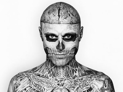 Zombie Boy sem tattoos na campanha genial da Dermablend.