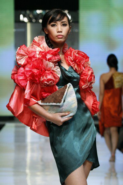 Fashion Capes 2010 on My Collection In Jakarta Fashion   Food Festival 2010