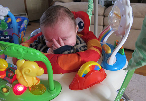 15+ Hilarious Pics That Prove Kids Can Sleep Anywhere - Facepalm Nap