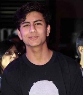 Ibrahim Ali Khan Family Wife Son Daughter Father Mother Marriage Photos Biography Profile.