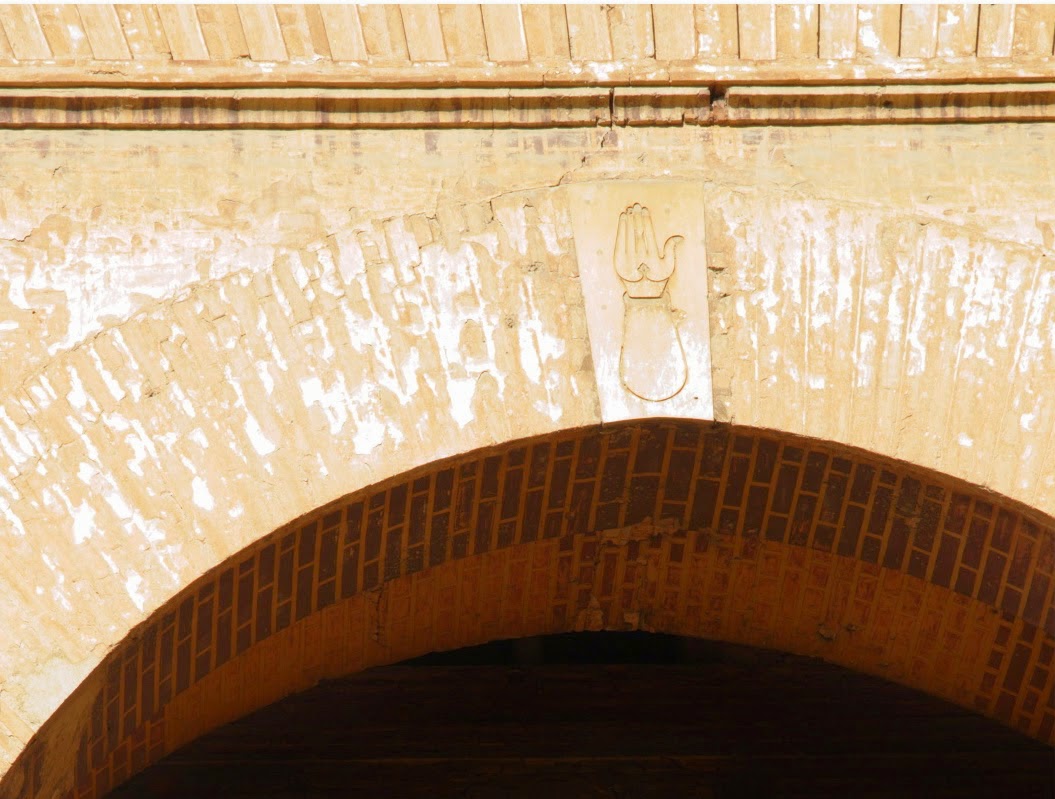 Mano de Fátima en la Puerta de la Justicia en la Alhambra de Granada (@mibaulviajero)